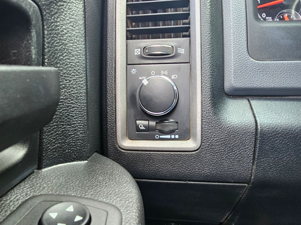 2015 RAM Ram 1500 Pickup Tradesman - Photo 33