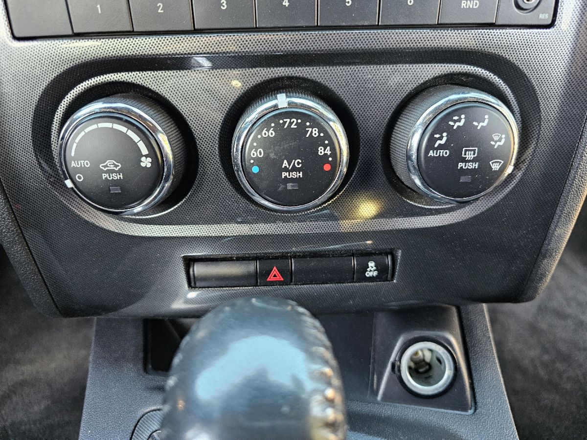 2012 Dodge Challenger SXT - Photo 12