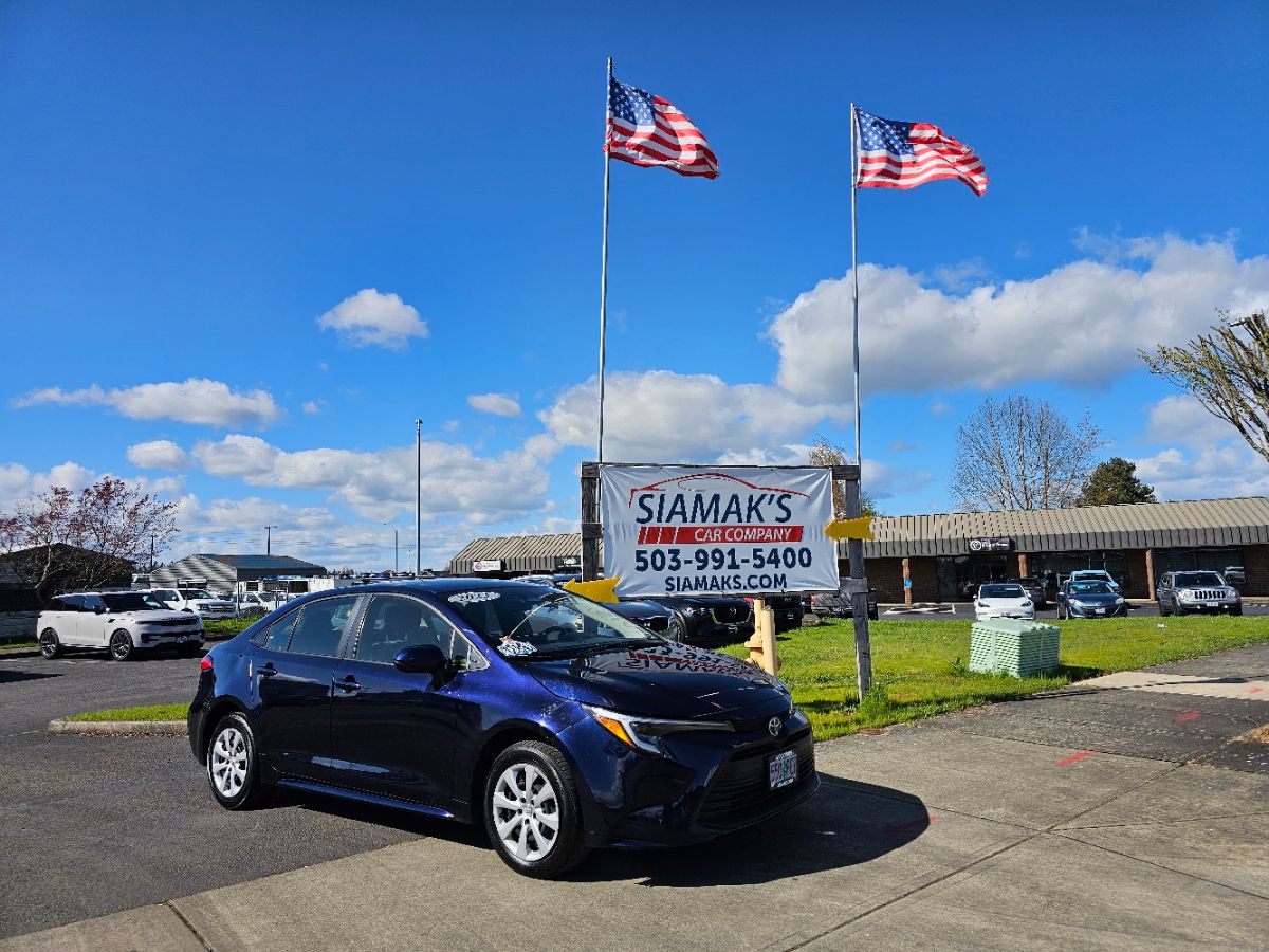 2023 Toyota Corolla LE Hybrid CVT's photo