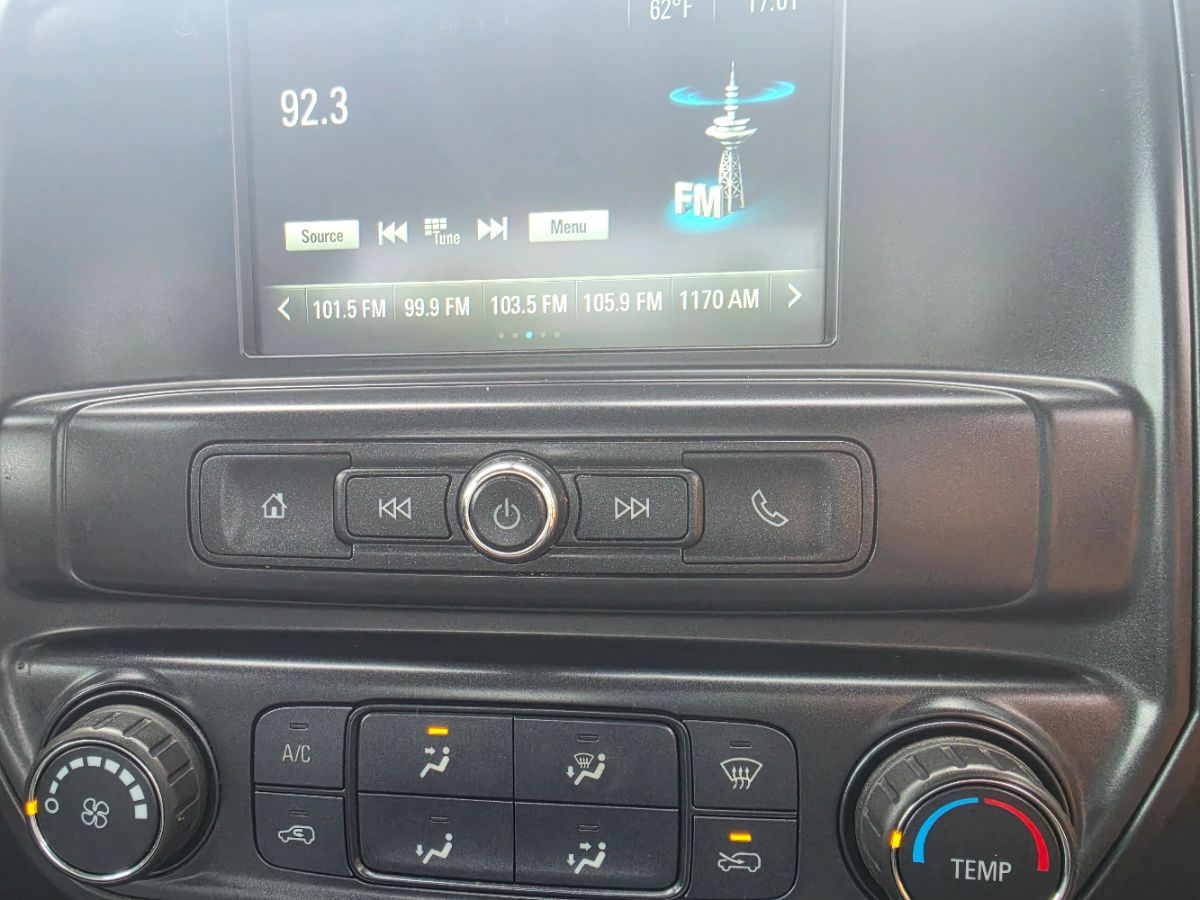 Chevrolet Silverado photo 11
