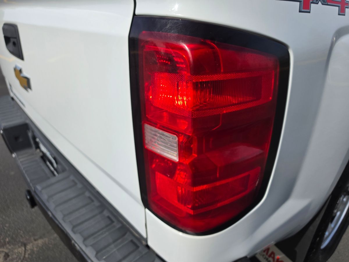 Chevrolet Silverado photo 20