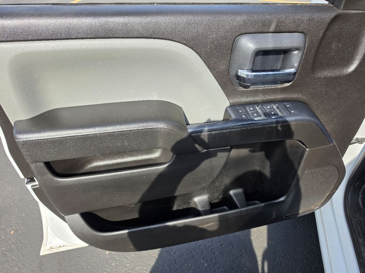 Chevrolet Silverado photo 29