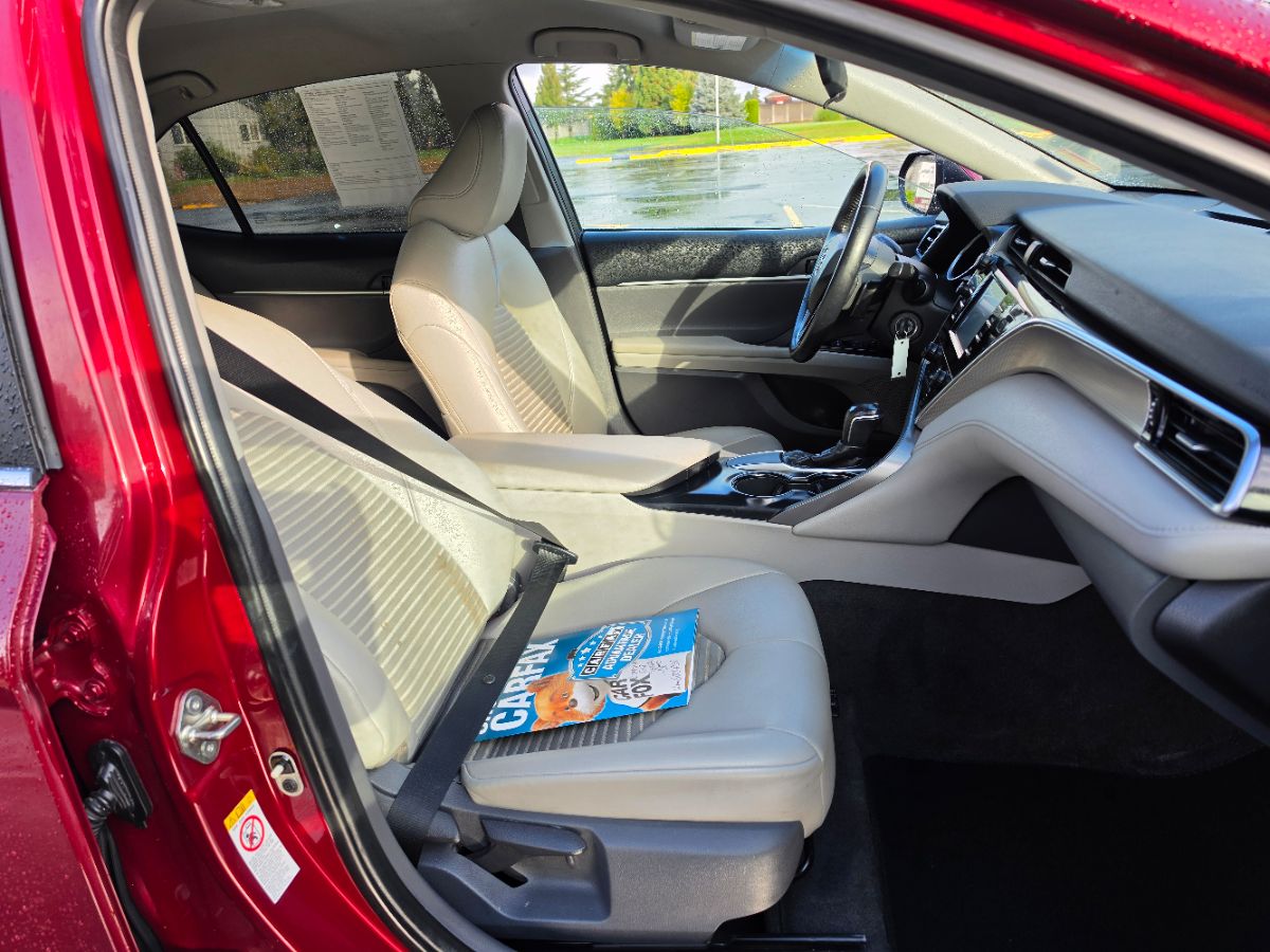 Toyota Camry photo 9