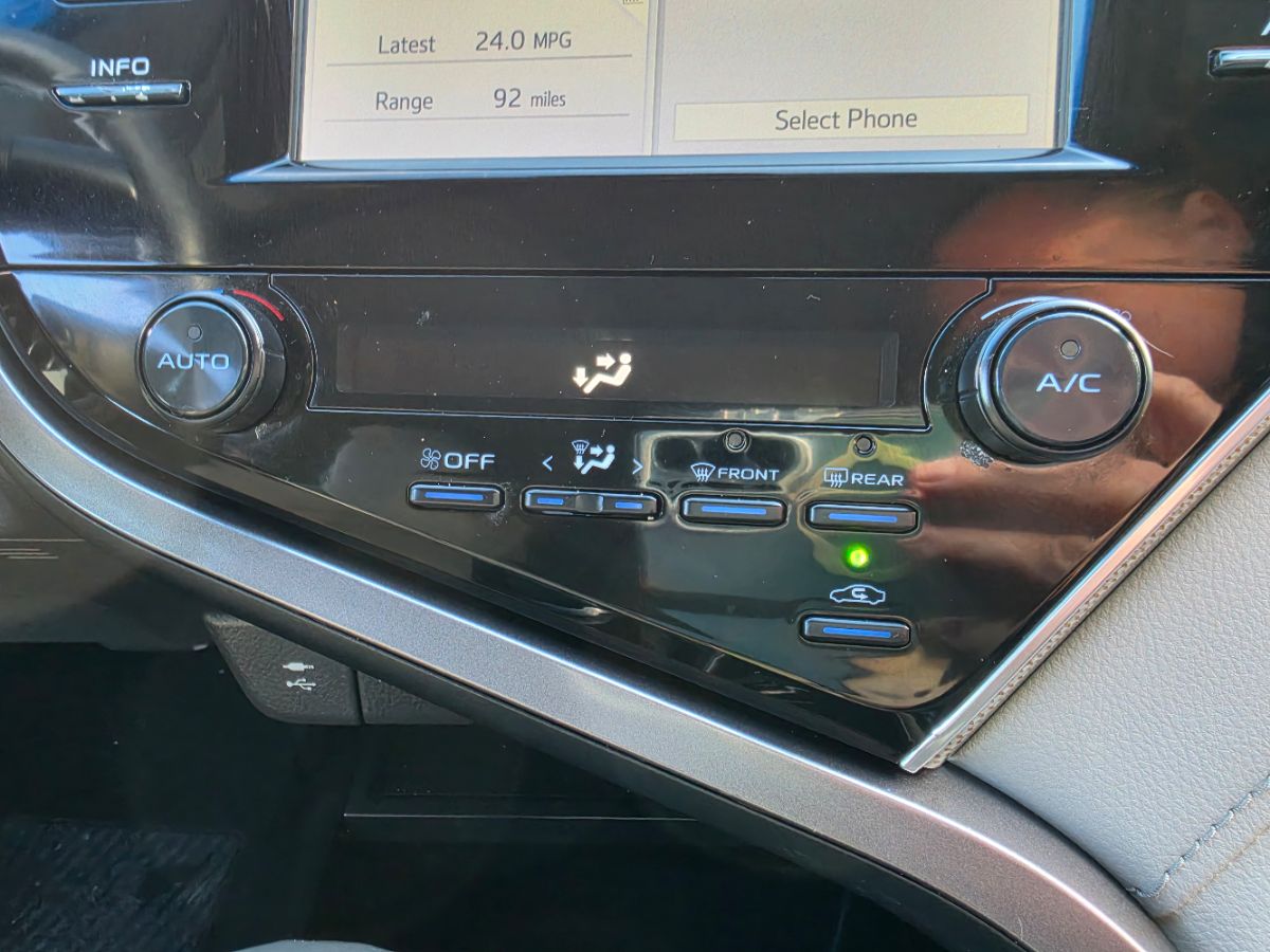 Toyota Camry photo 11