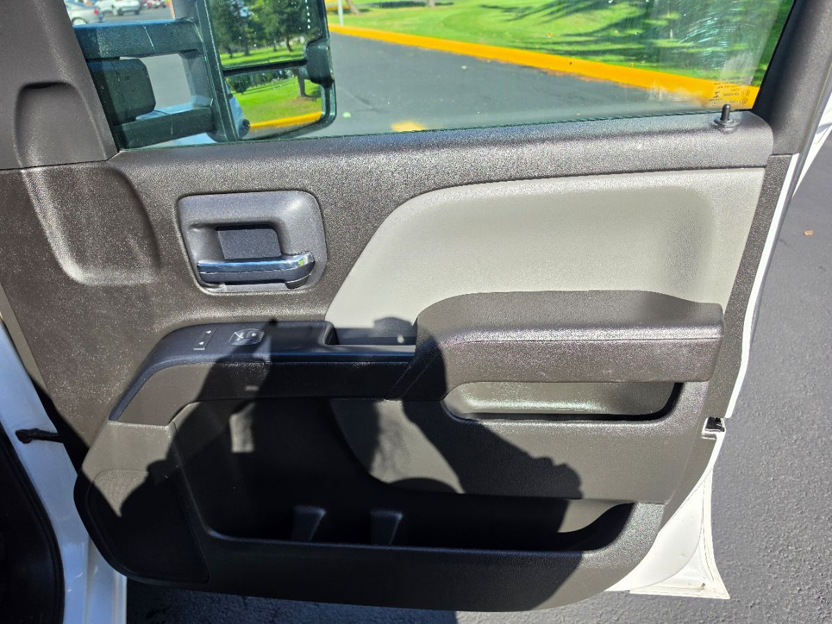 Chevrolet Silverado photo 15