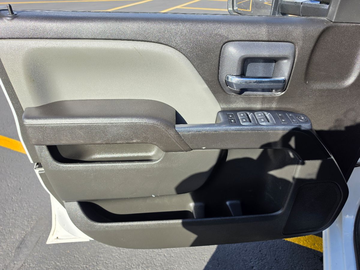 Chevrolet Silverado photo 29