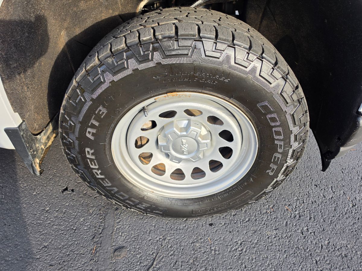 Chevrolet Silverado photo 8