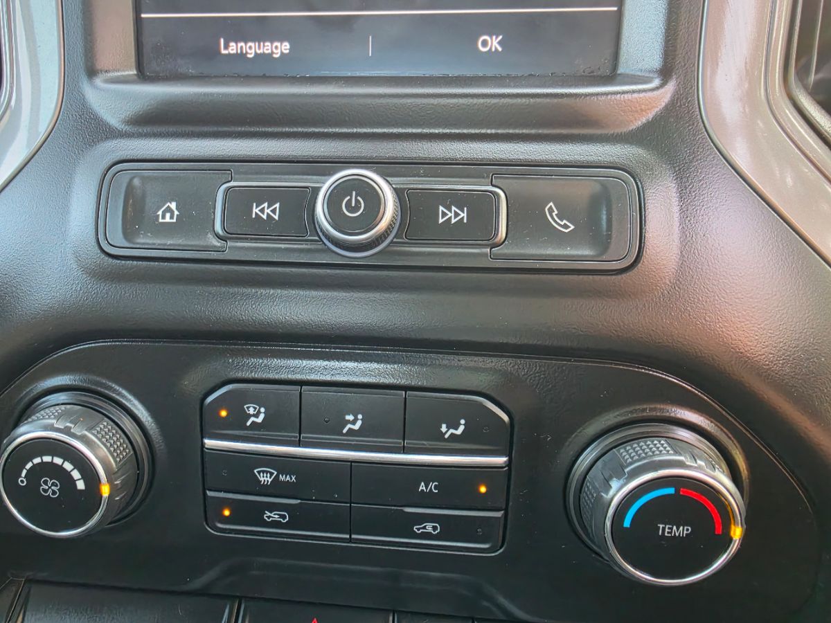 Chevrolet Silverado photo 11