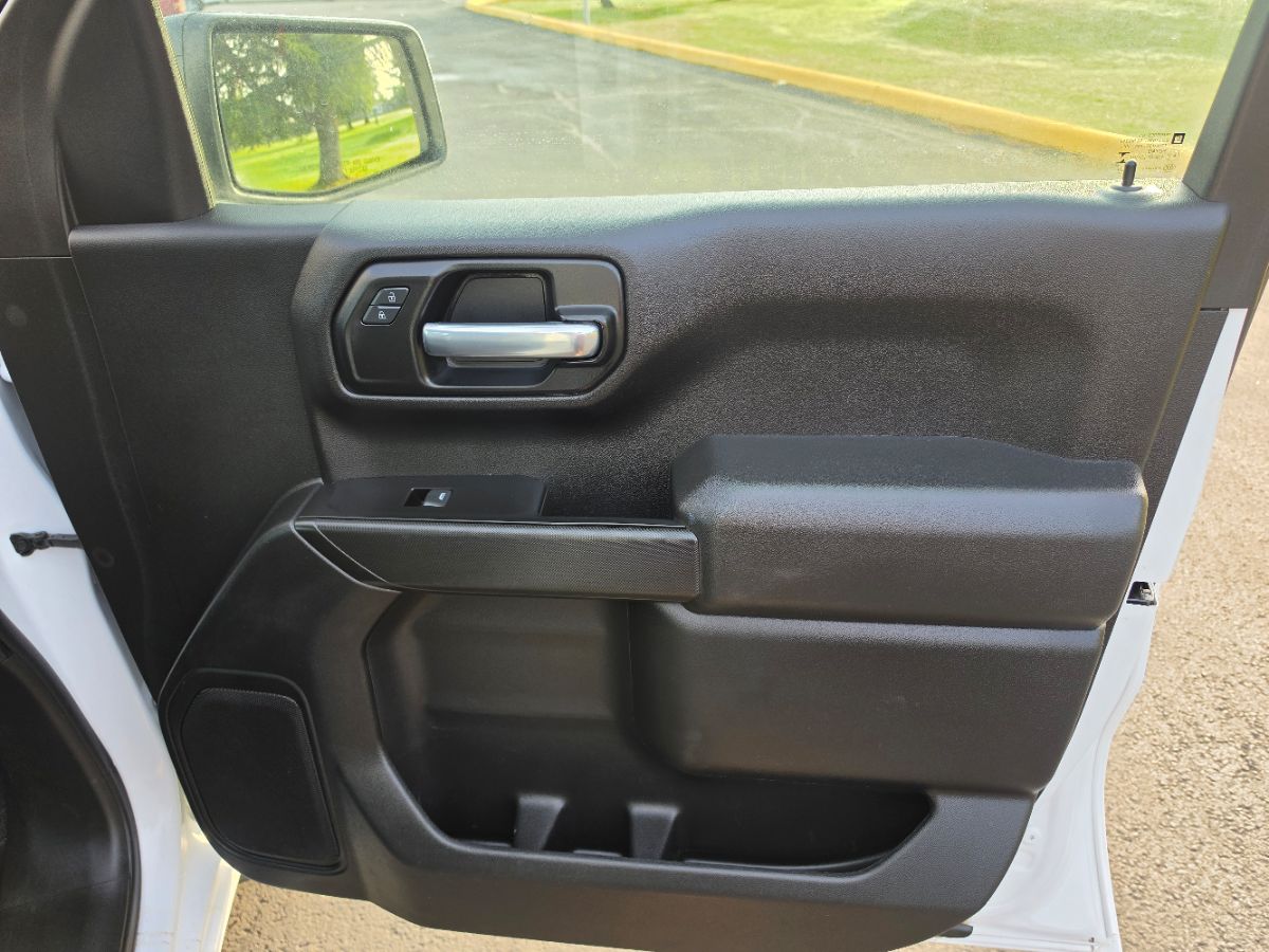 Chevrolet Silverado photo 16