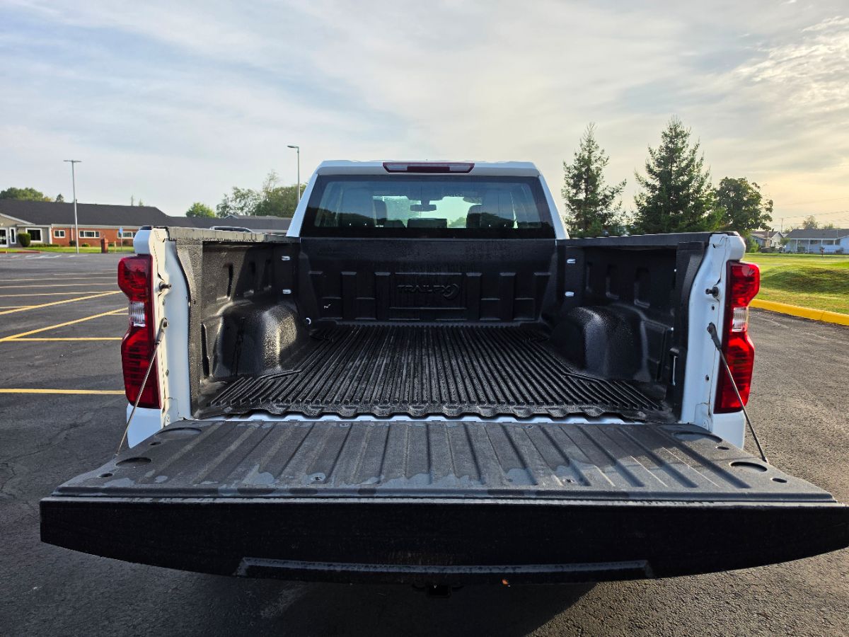 Chevrolet Silverado photo 22