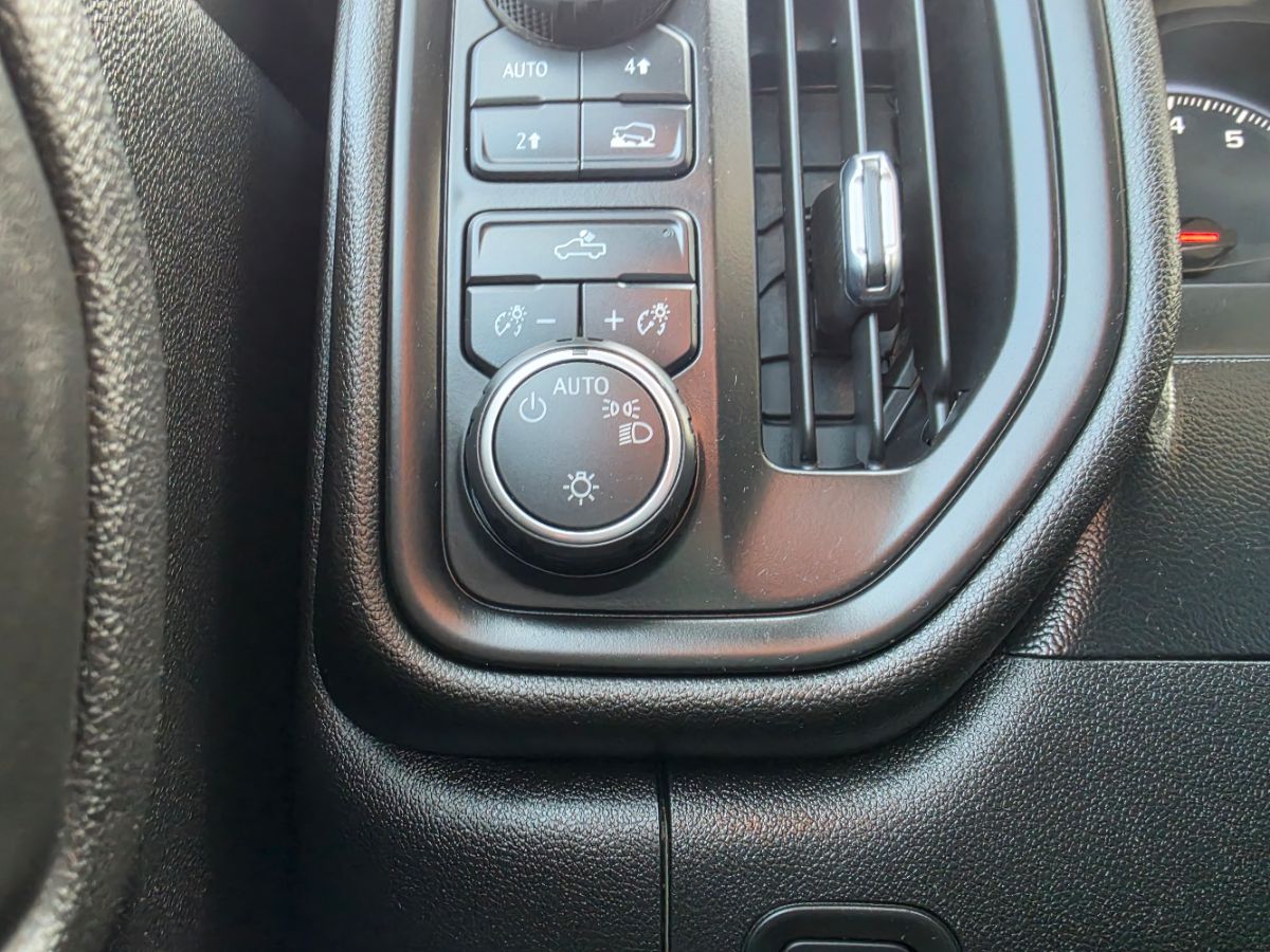 Chevrolet Silverado photo 34