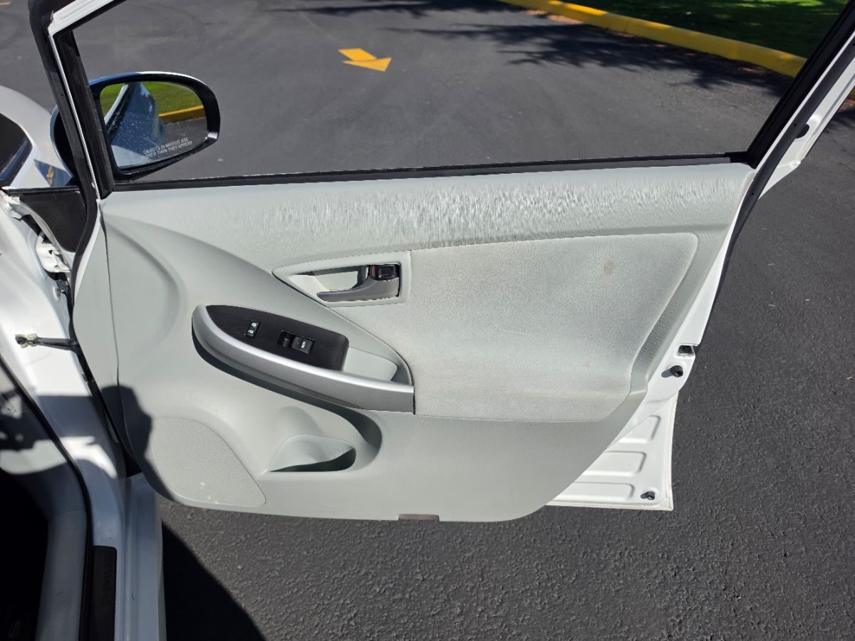 Photo 16 of this Toyota Prius