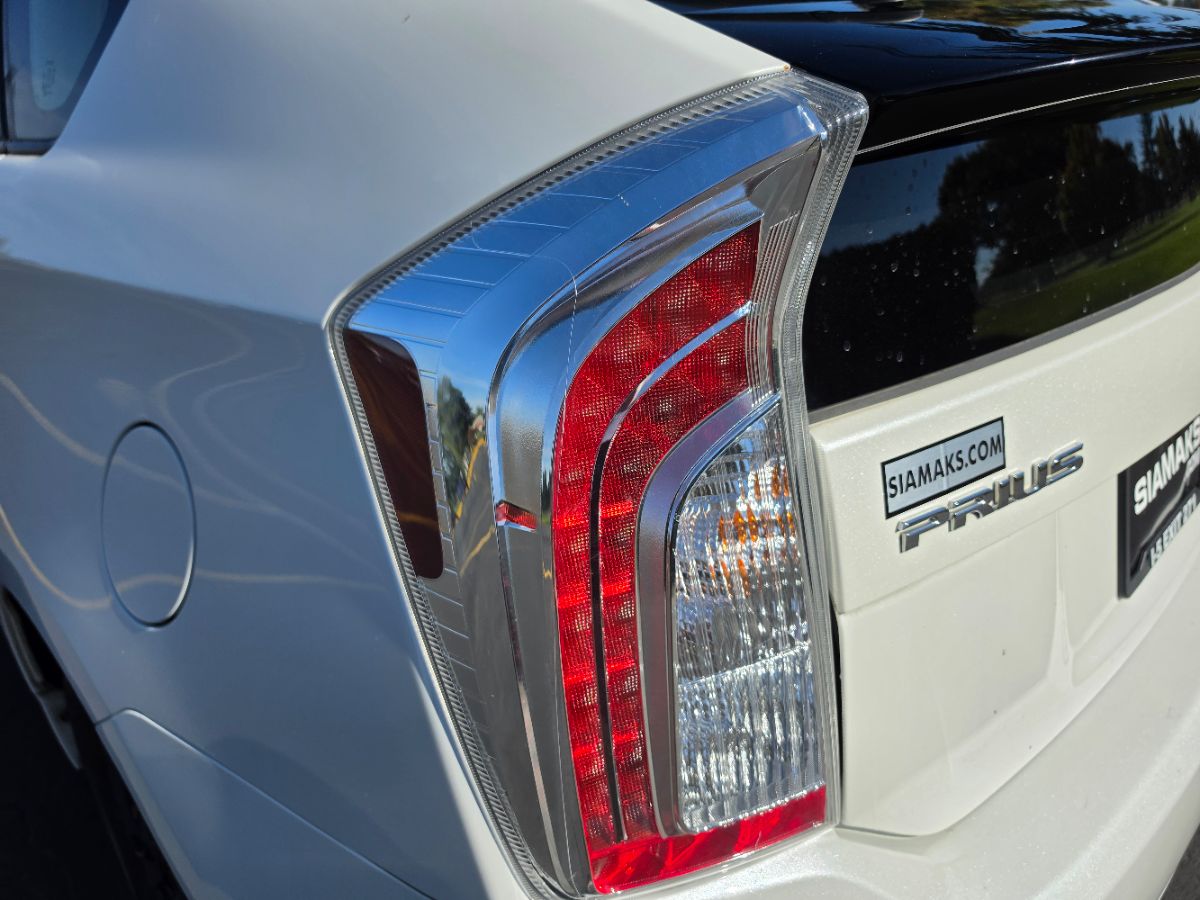 Photo 23 of this Toyota Prius