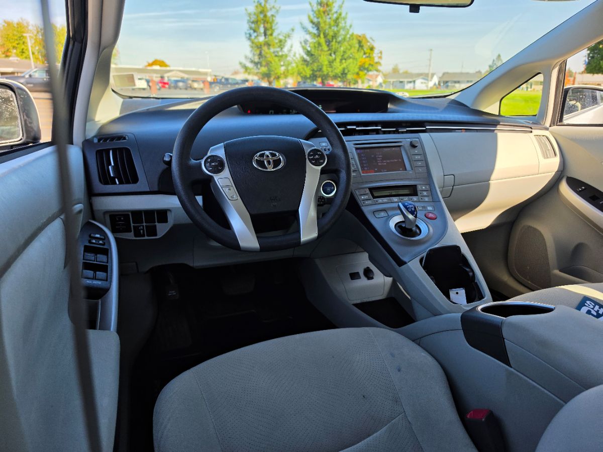 Photo 28 of this Toyota Prius