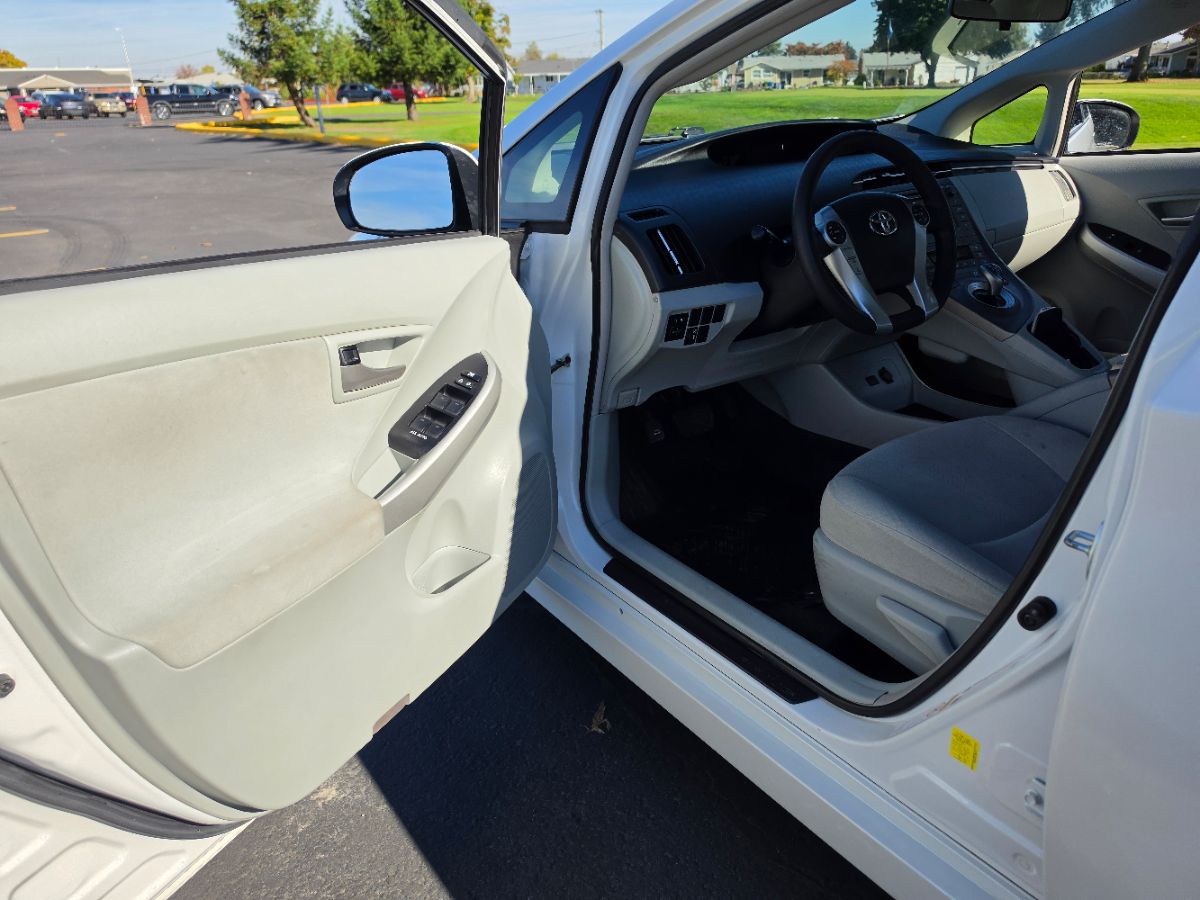 Photo 29 of this Toyota Prius