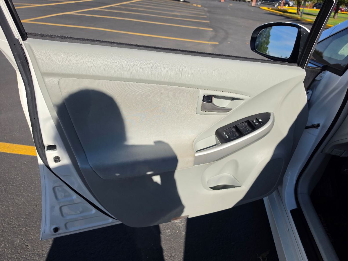 Photo 30 of this Toyota Prius