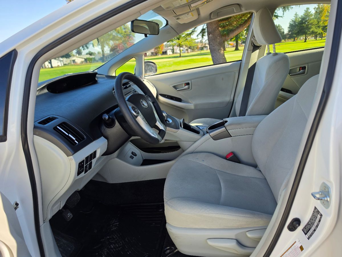 Photo 31 of this Toyota Prius