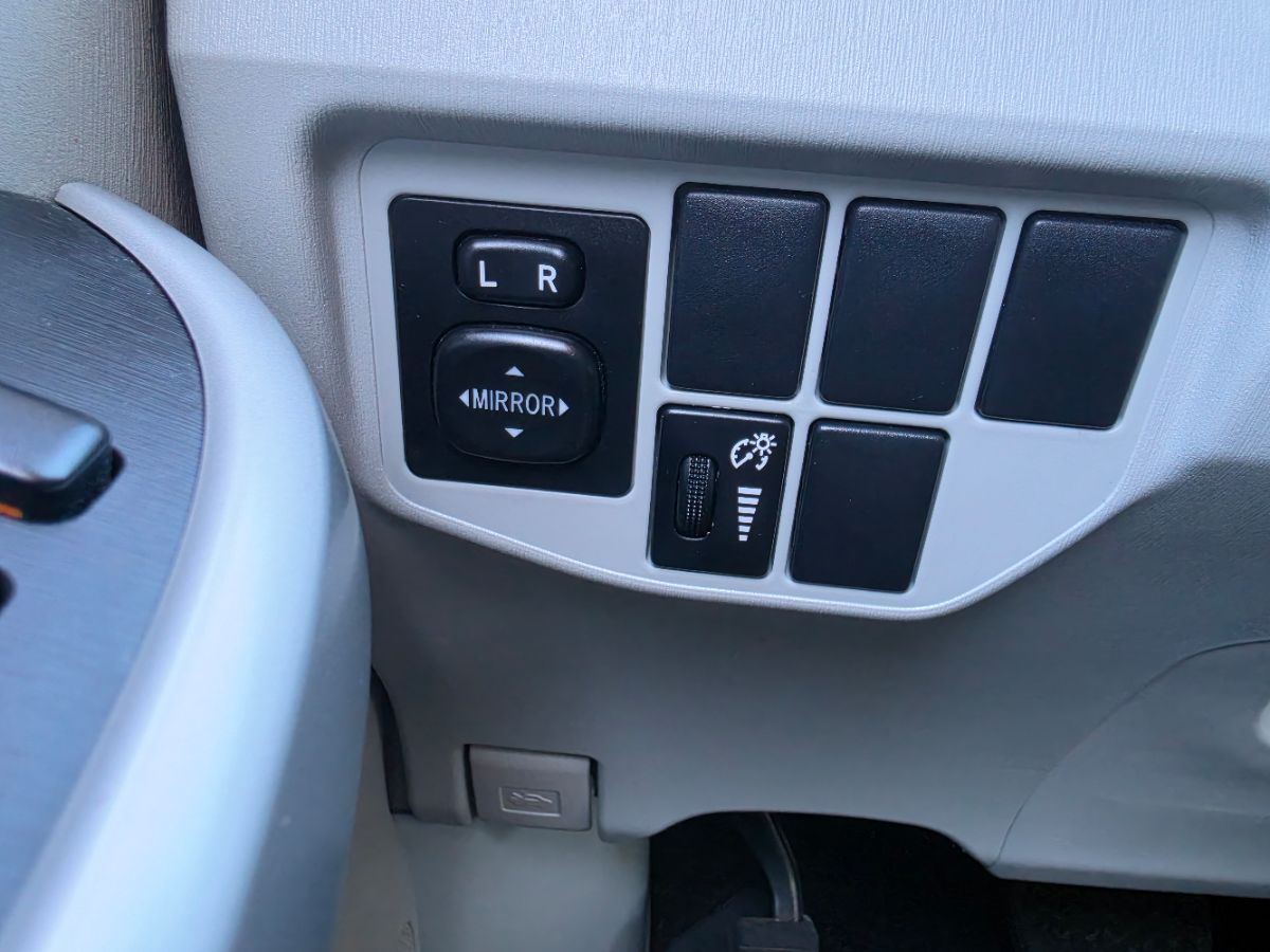 Photo 36 of this Toyota Prius