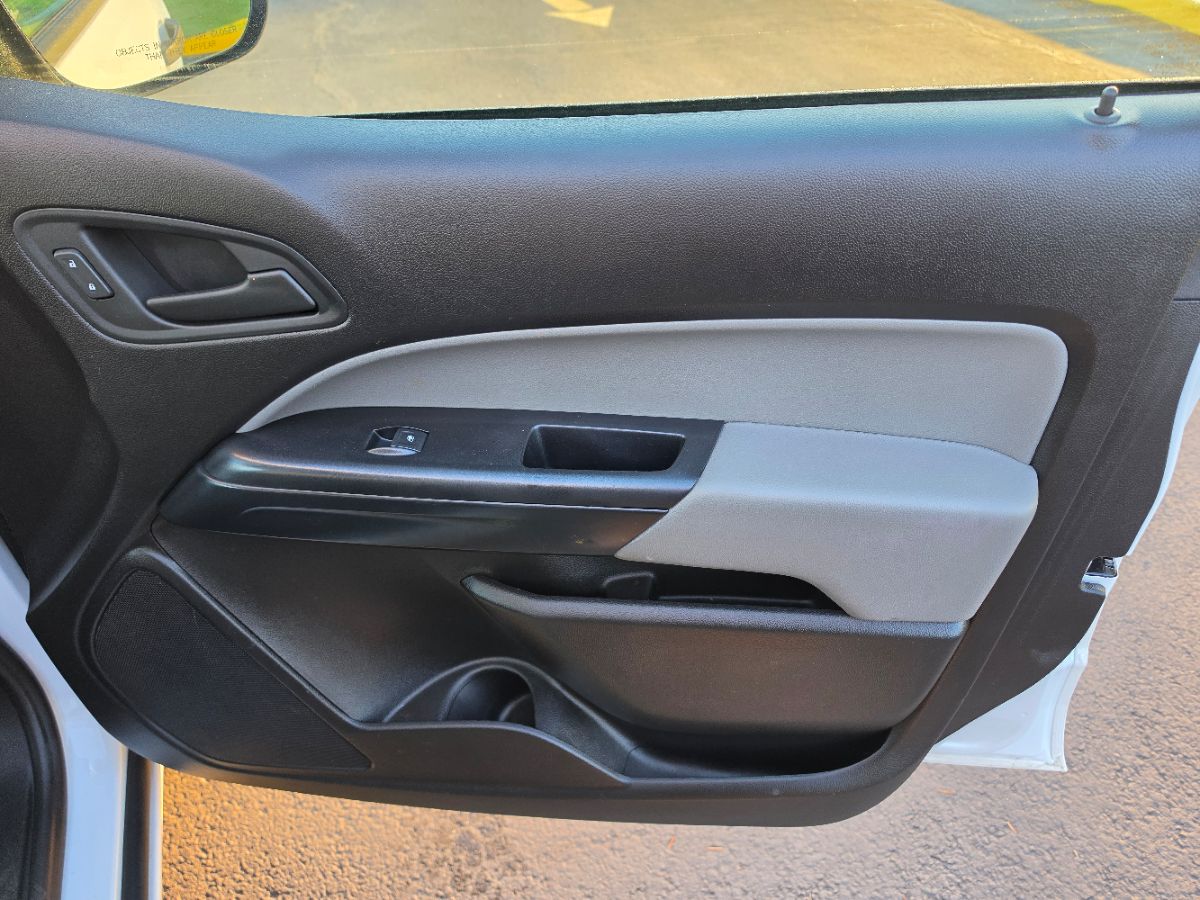 Photo 15 of this Chevrolet Colorado