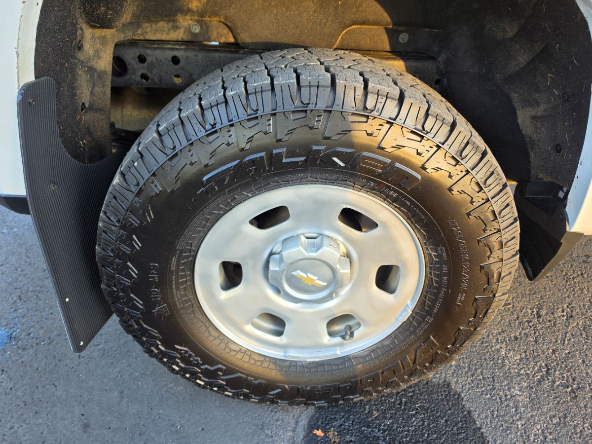 Photo 18 of this Chevrolet Colorado