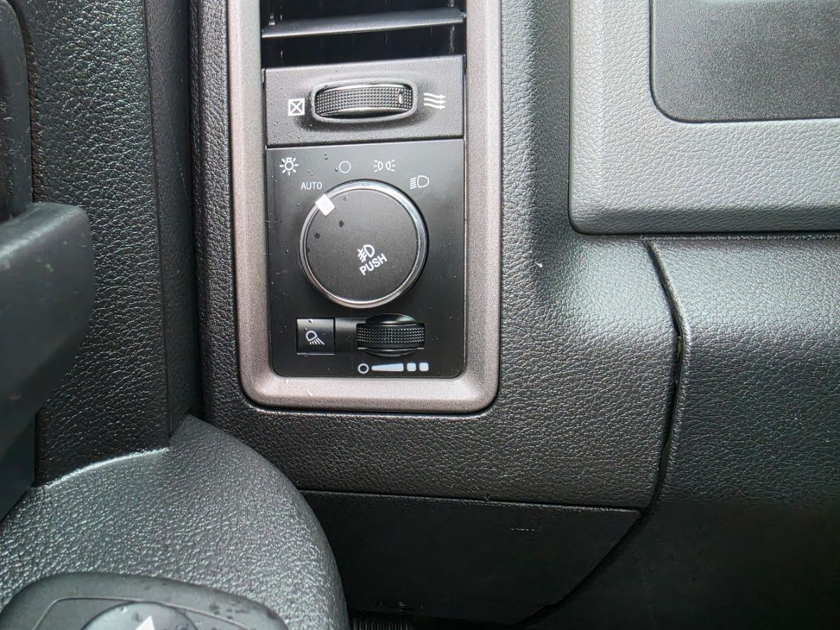 Photo 32 of this Ram 1500
