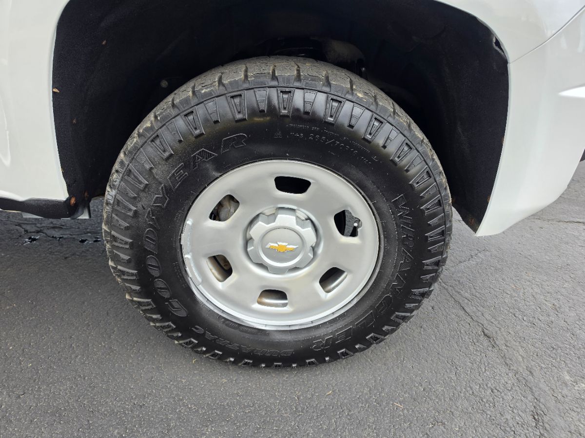 Photo 8 of this Chevrolet Colorado