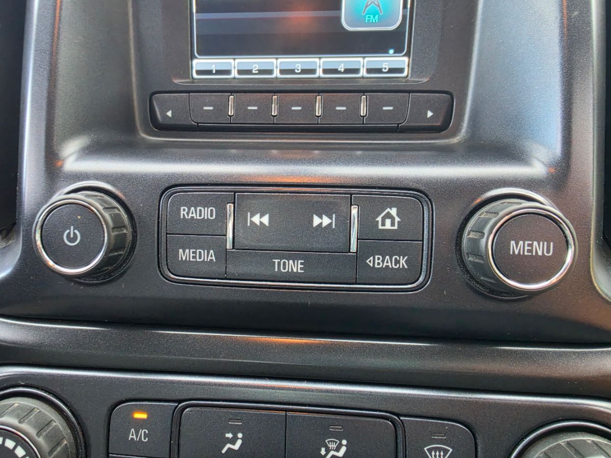 Photo 11 of this Chevrolet Colorado