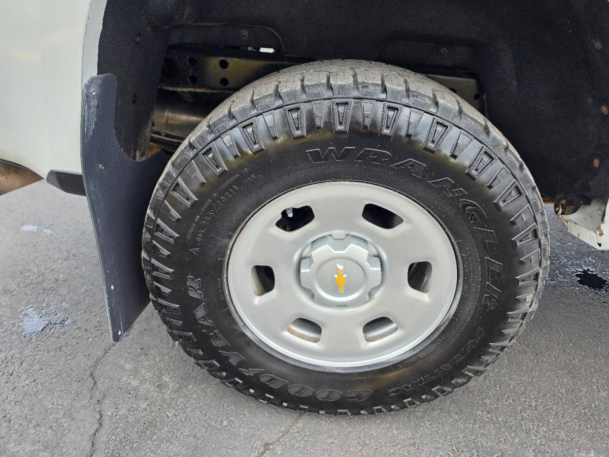 Photo 19 of this Chevrolet Colorado