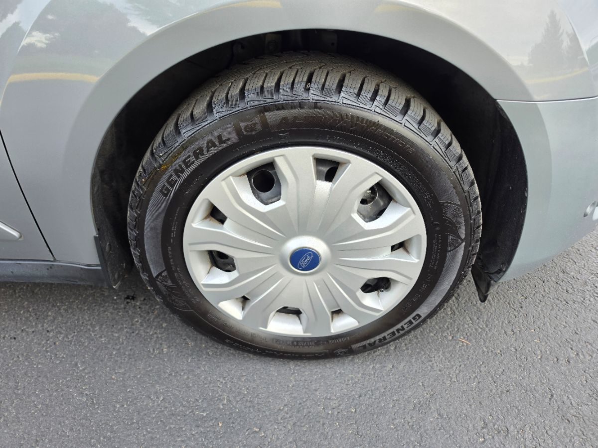 Ford Transit Connect photo 8