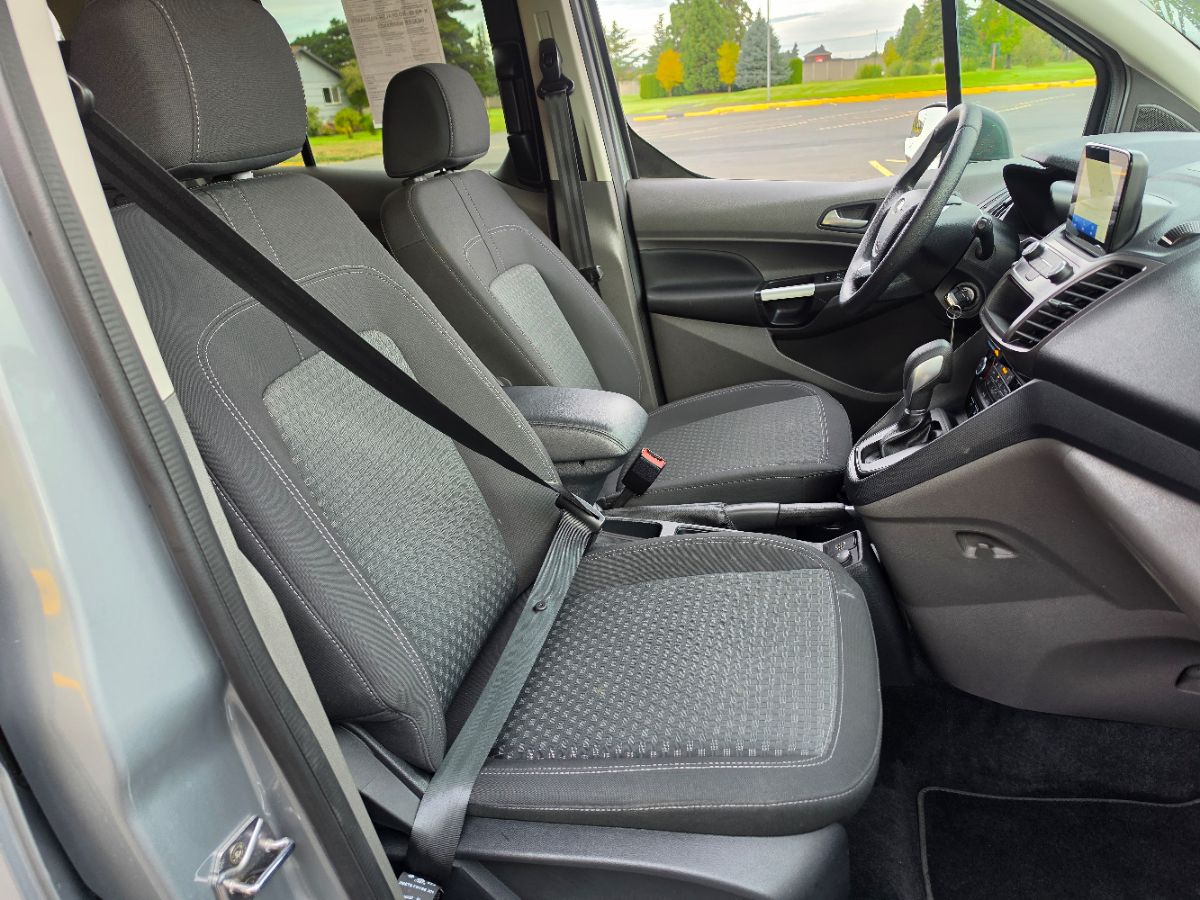 Ford Transit Connect photo 9