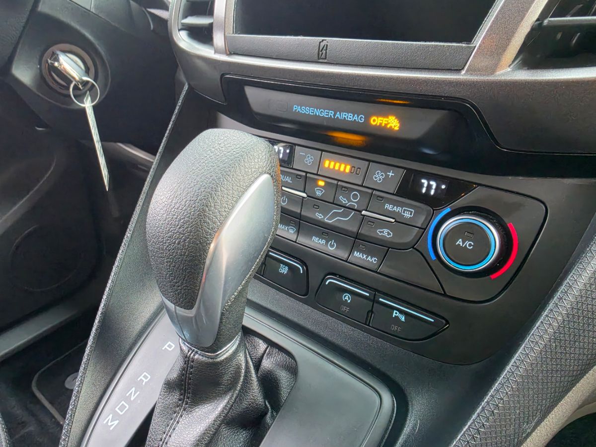Ford Transit Connect photo 12