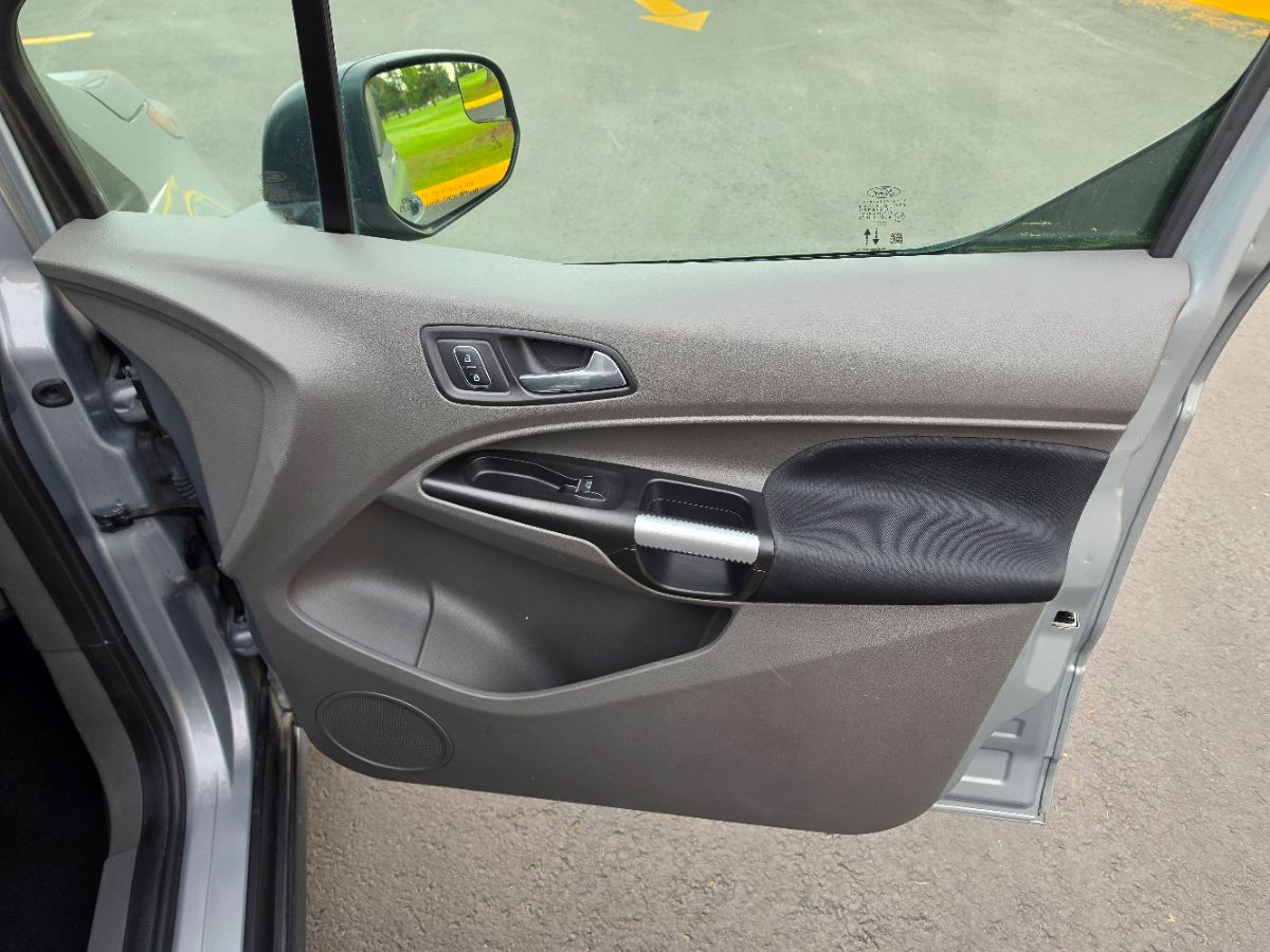 Ford Transit Connect photo 15