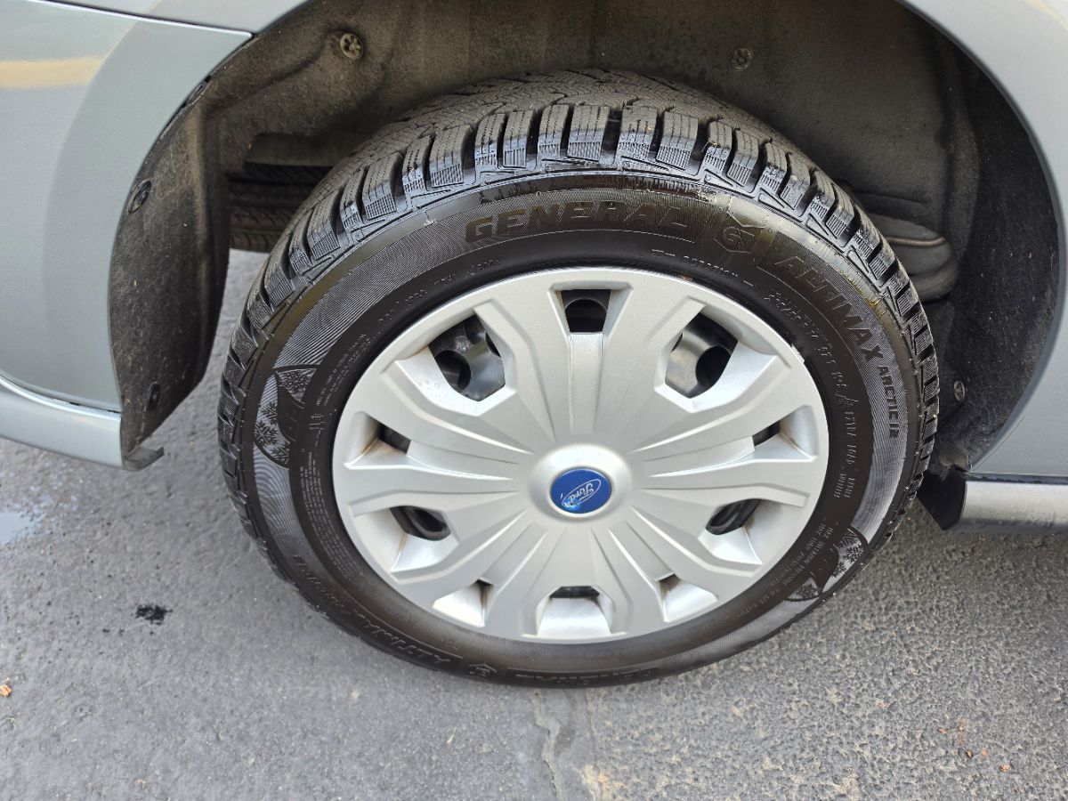 Ford Transit Connect photo 19