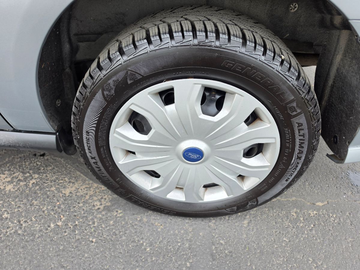 Ford Transit Connect photo 26