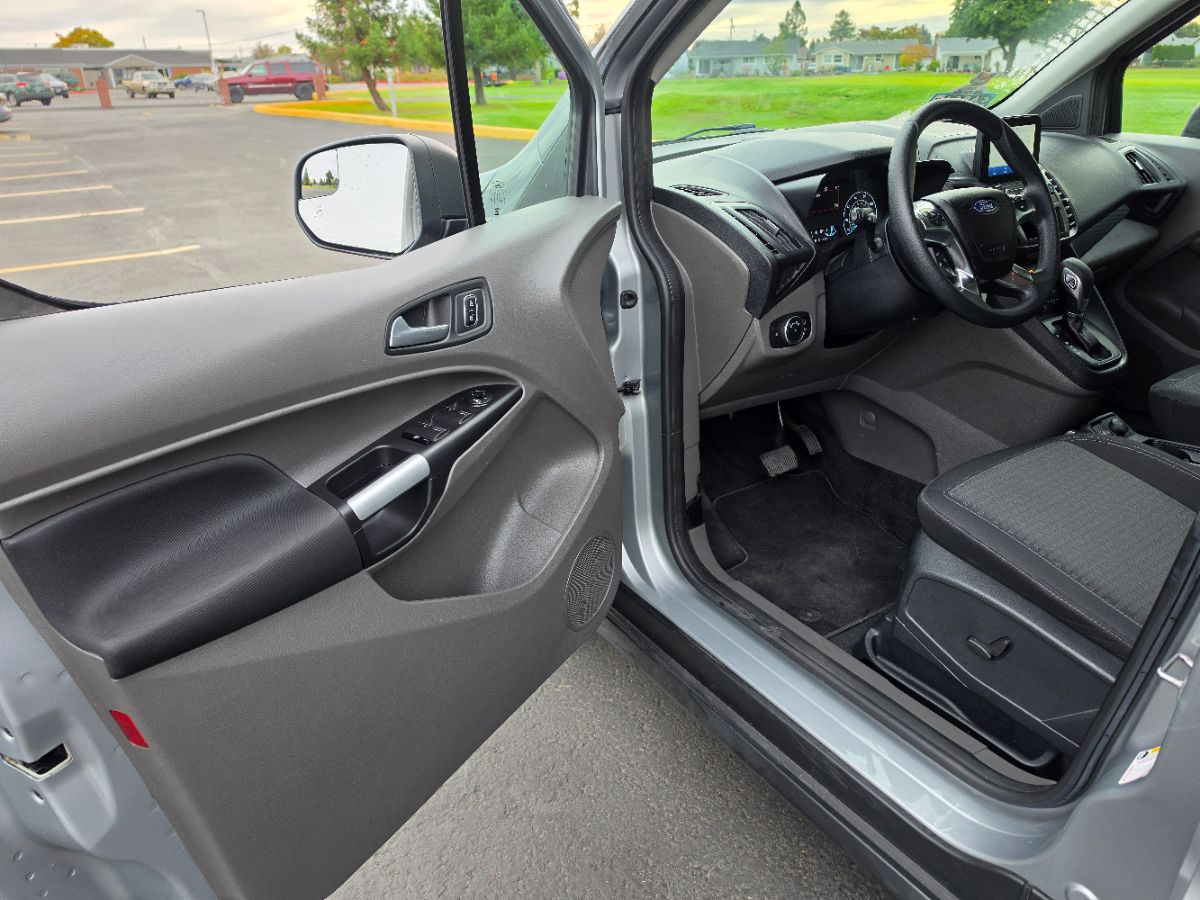 Ford Transit Connect photo 30