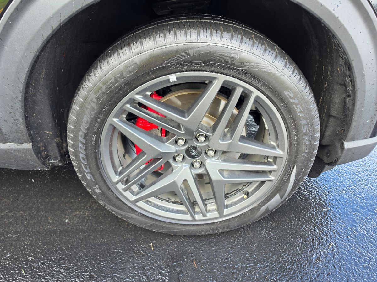 Ford Explorer photo 8