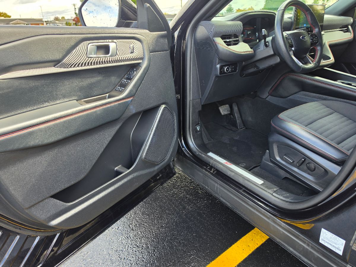 Ford Explorer photo 31
