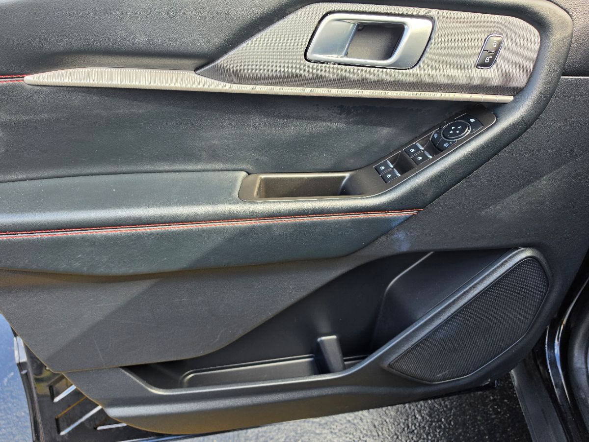 Ford Explorer photo 32
