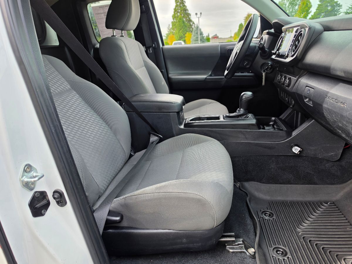 Toyota Tacoma photo 9