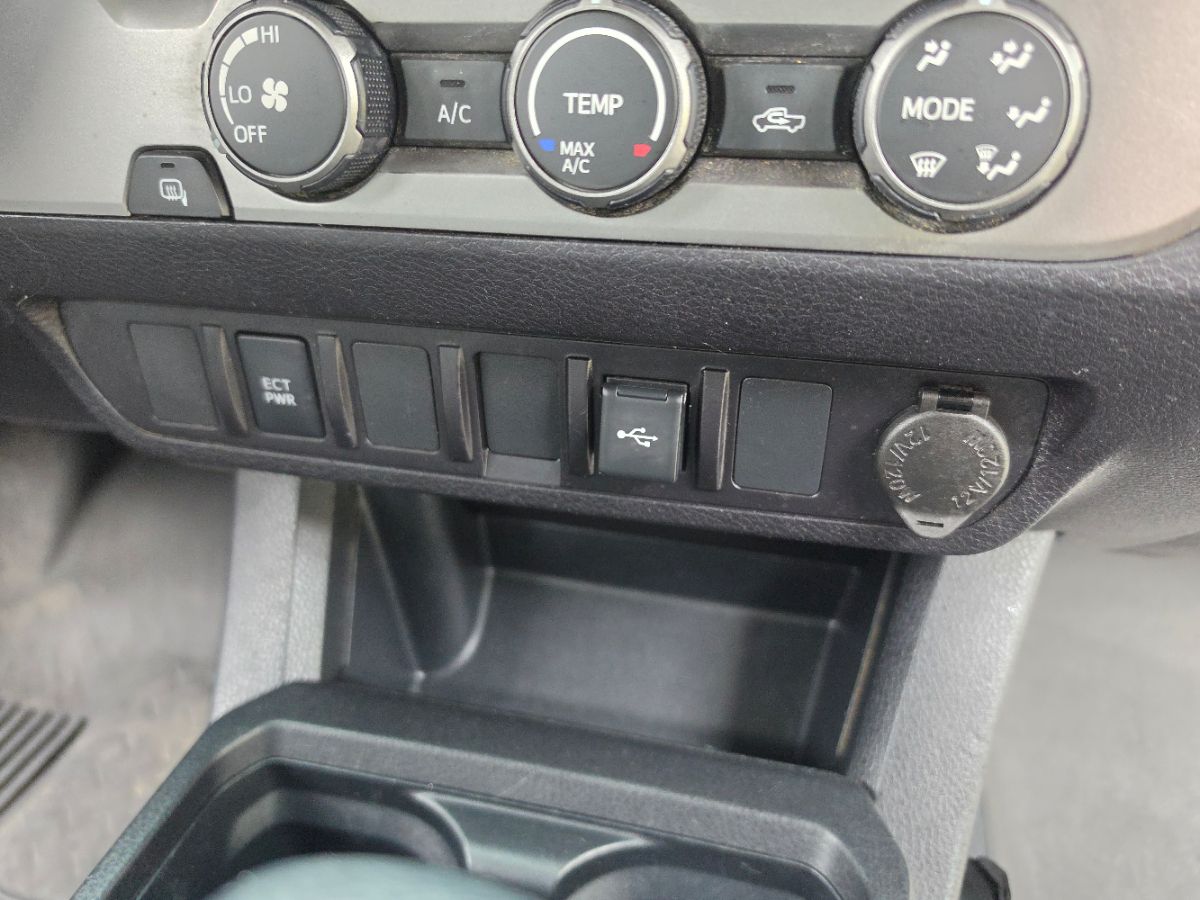 Toyota Tacoma photo 12
