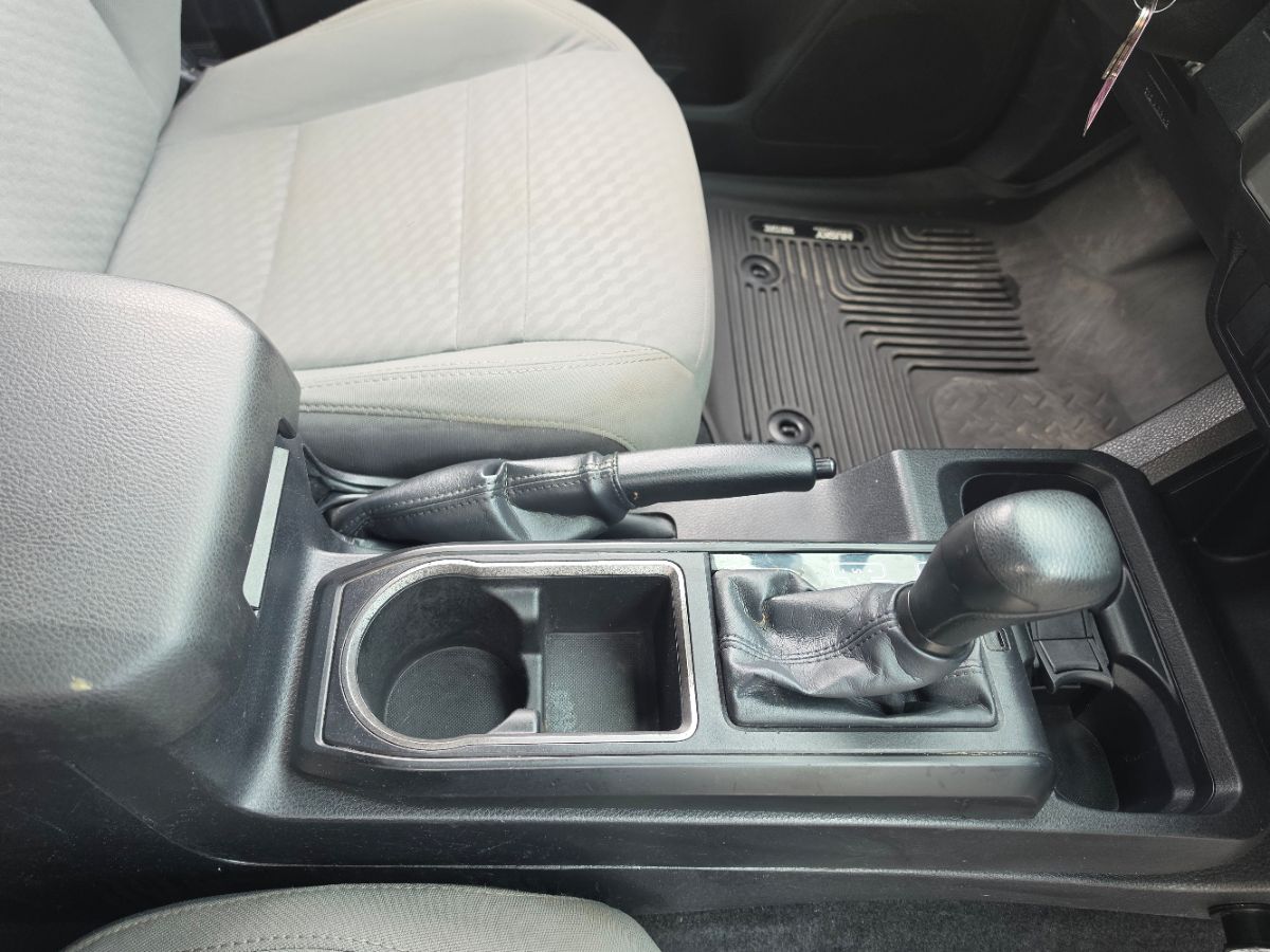 Toyota Tacoma photo 13