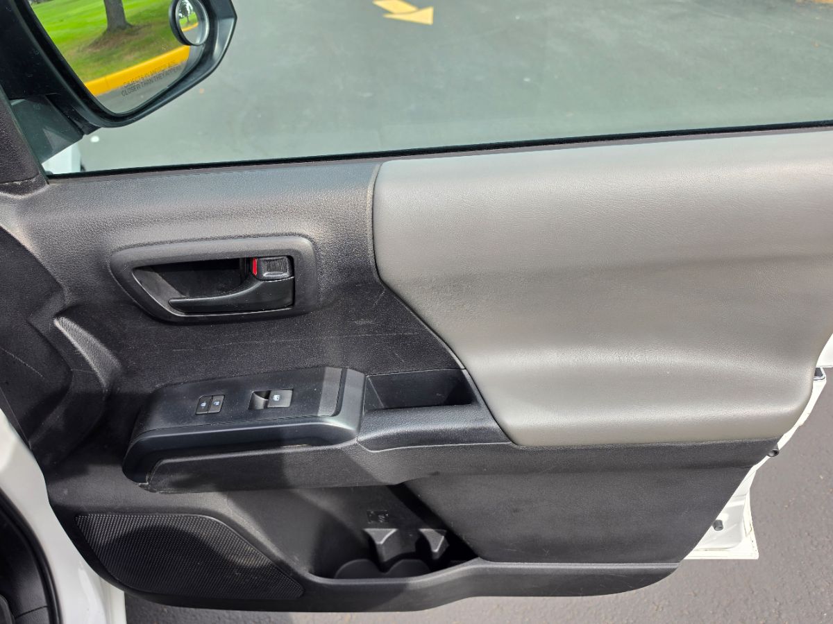 Toyota Tacoma photo 15