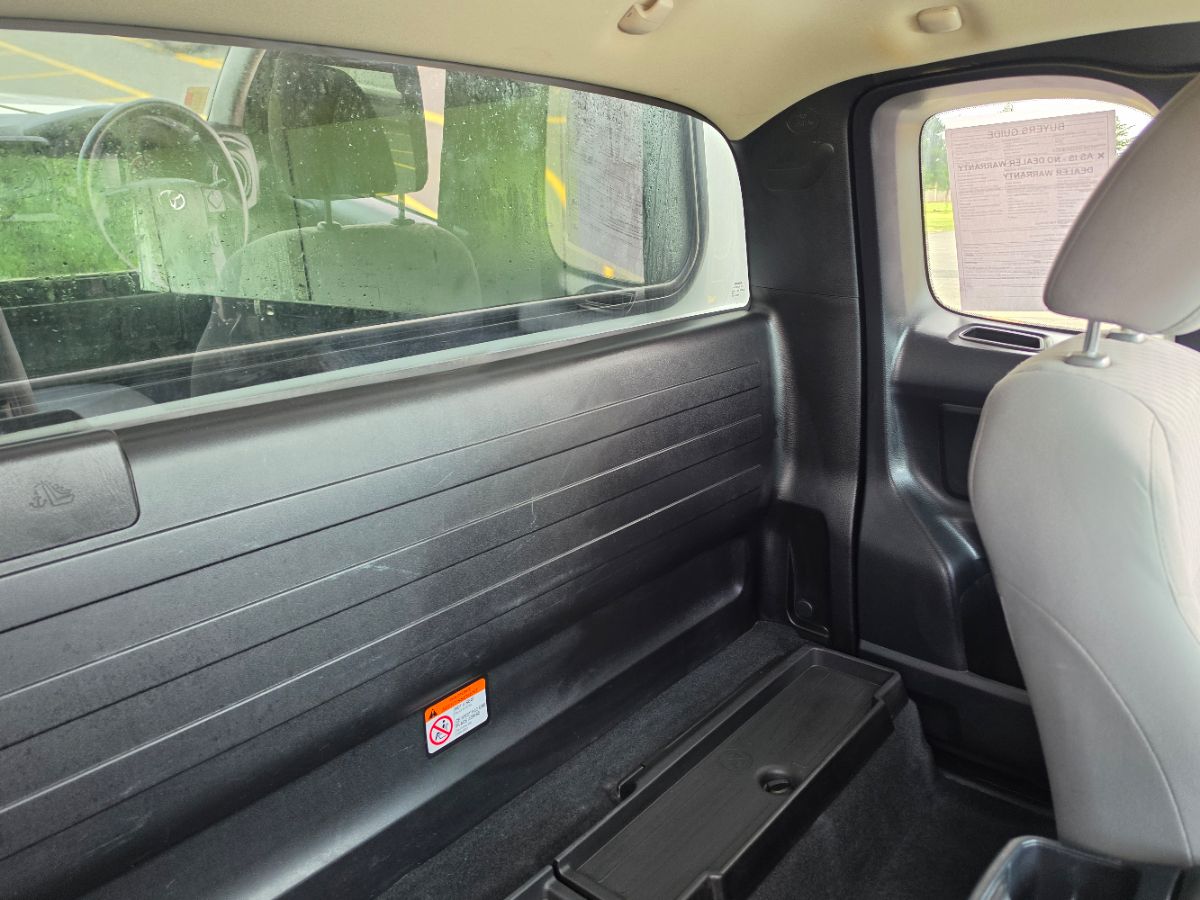 Toyota Tacoma photo 16