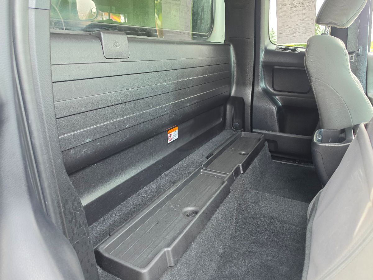 Toyota Tacoma photo 17