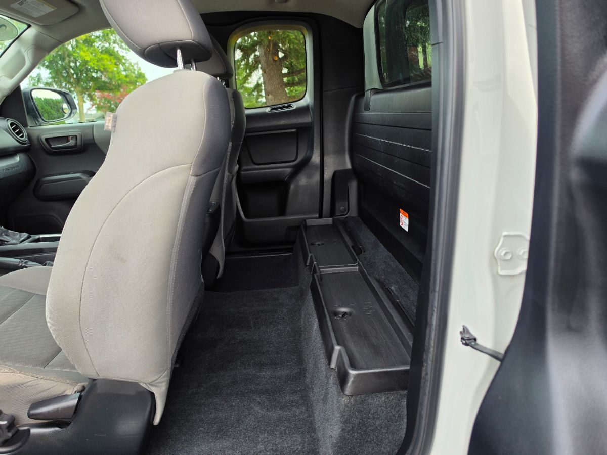Toyota Tacoma photo 28