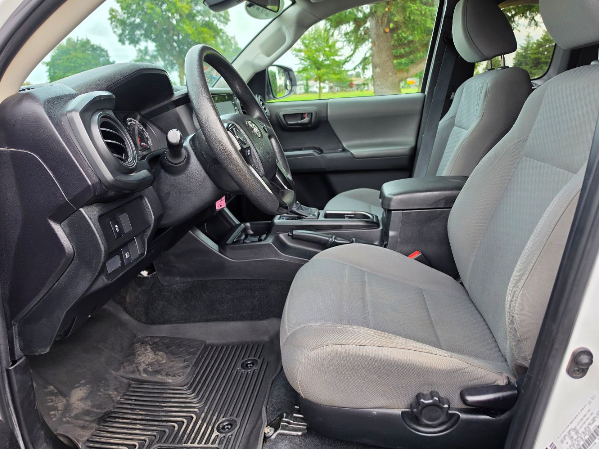 Toyota Tacoma photo 32