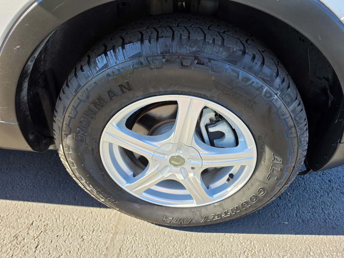 Ford Explorer photo 8