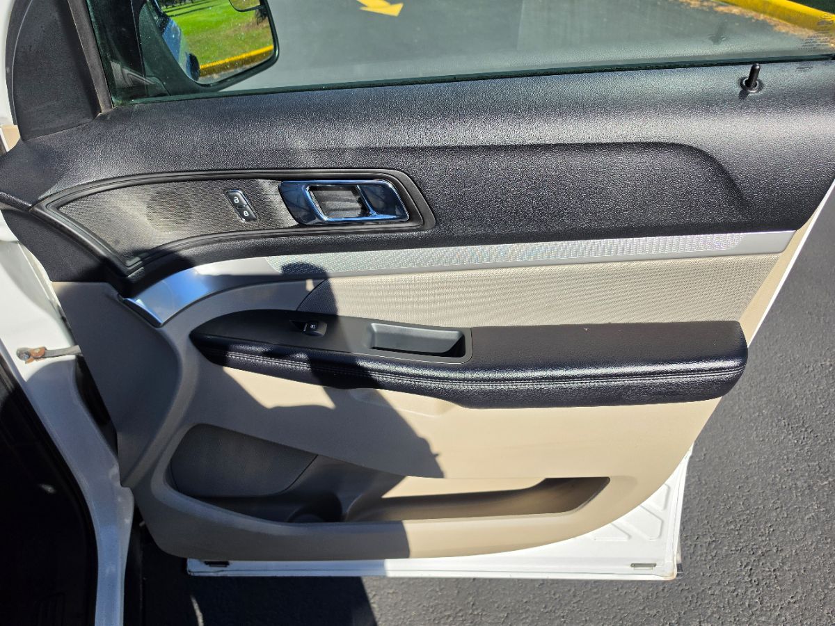 Ford Explorer photo 16