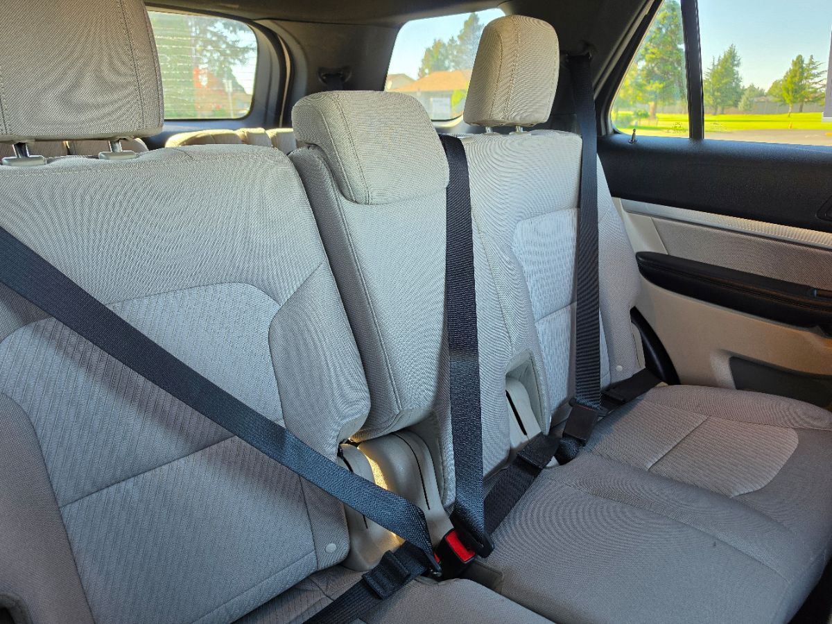Ford Explorer photo 17