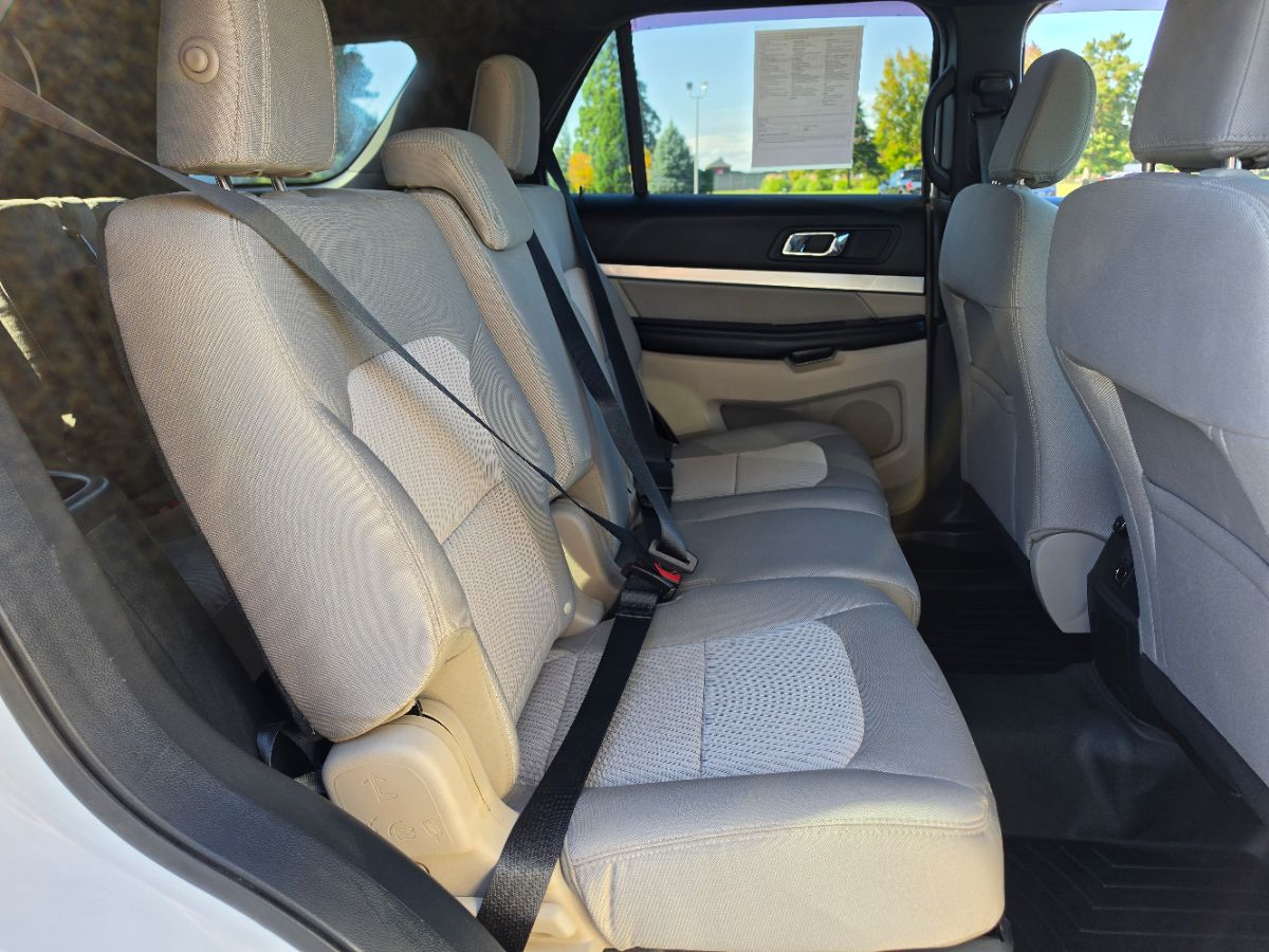 Ford Explorer photo 18